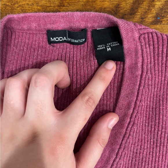 Moda International Ribbed V-Neck Sweater in Raspberry Pink - Picture 2 of 2